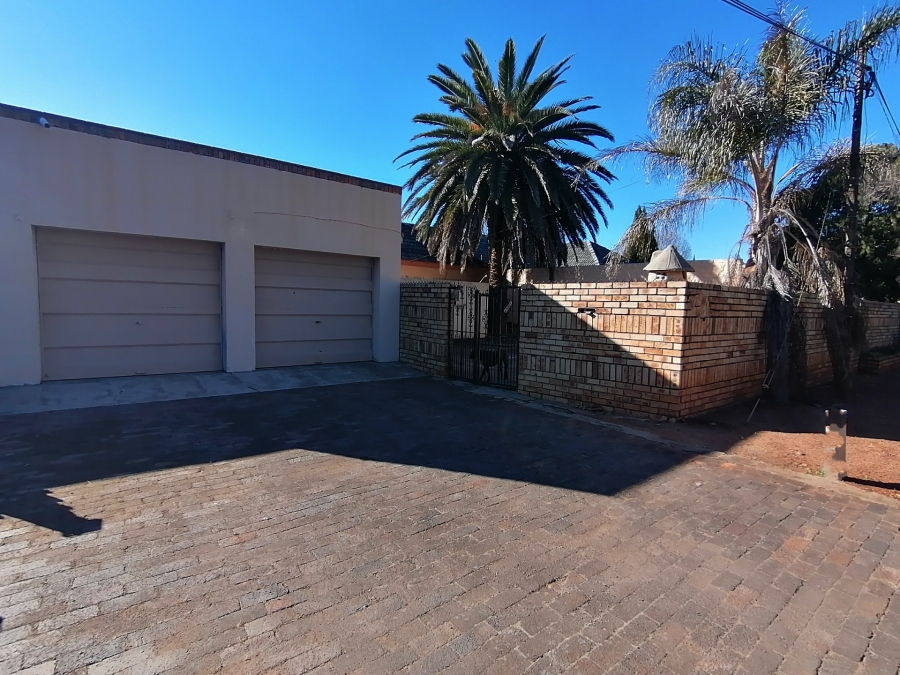 4 Bedroom Property for Sale in Stilfontein Ext 4 North West